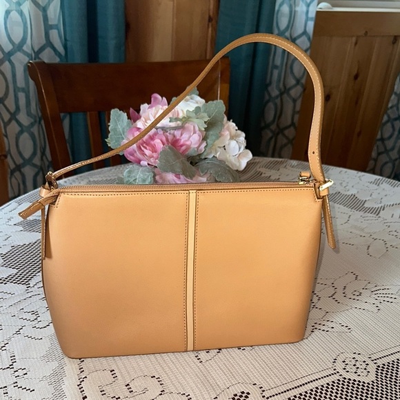 Elegant Tan Handbag - Picture 4 of 13